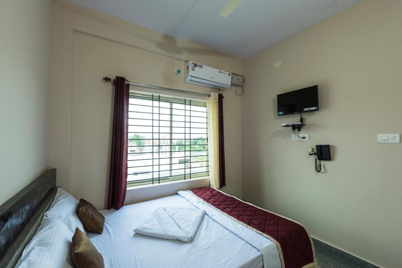 Oyo 9544 Hotel Crown Residency Mysore Esterno foto